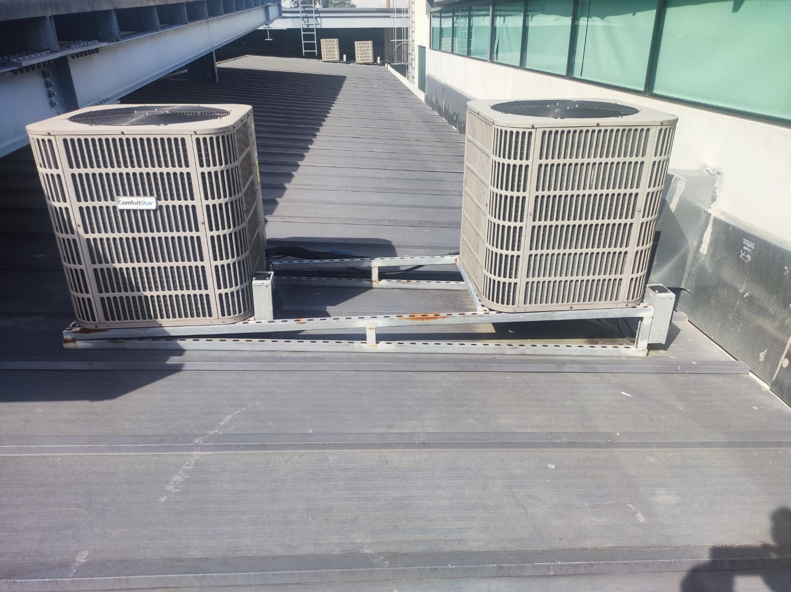 Técnicos trabajando